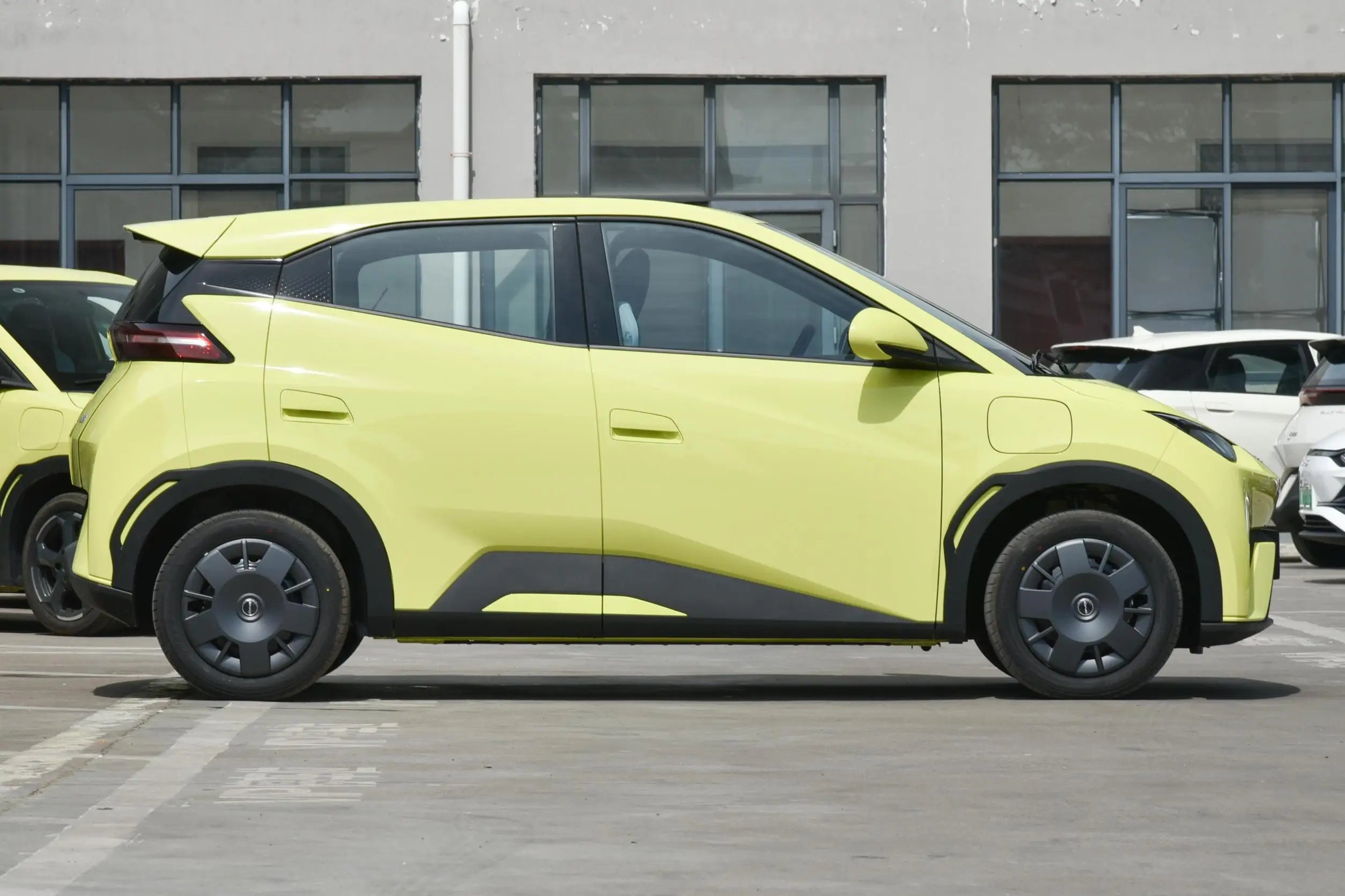 2023-2024 BYD Seagull New Energy Sedan 305km Long Range 5-Door 4-Seater Left Steering Light Interior Cheap Pure Electric Car