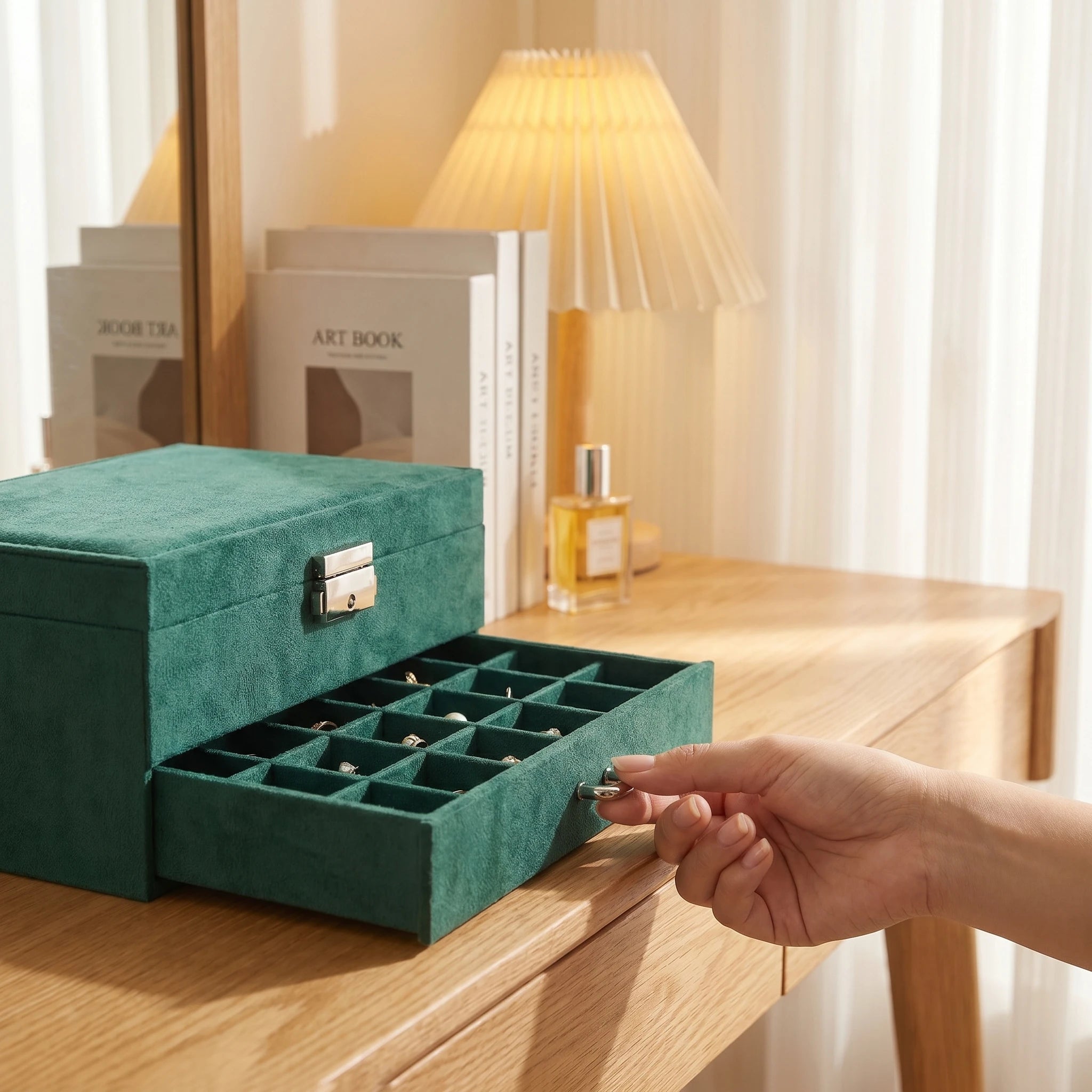1pc 3 Layer Jewelry Storage Box Vintage Velvet Lockable Jewelry Box Storage Organizer for Earrings Necklaces Rings Bracelets